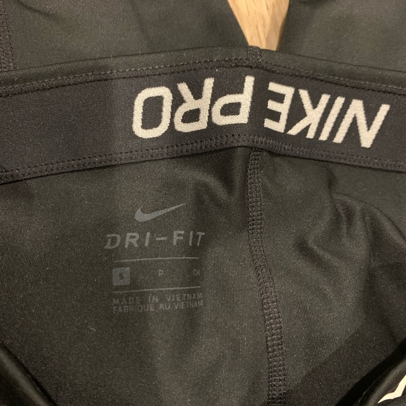 Black Nike Pro Capri Leggings - Picture 4 of 4